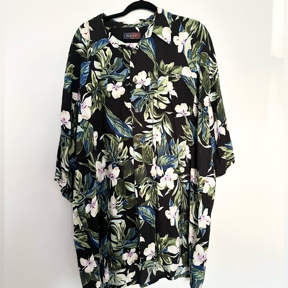 REPP XXL Hawaiian floral print button down 100% rayon